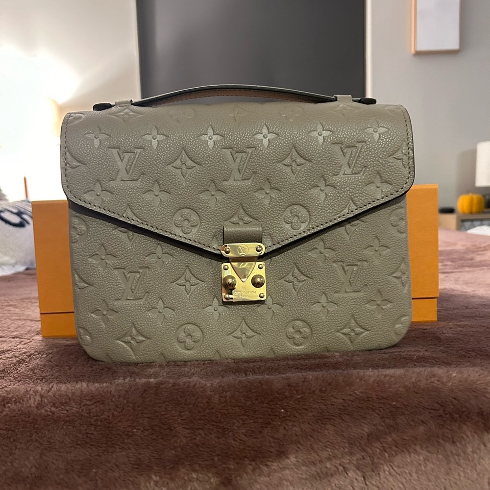 Louis Vuitton Pochette Métis